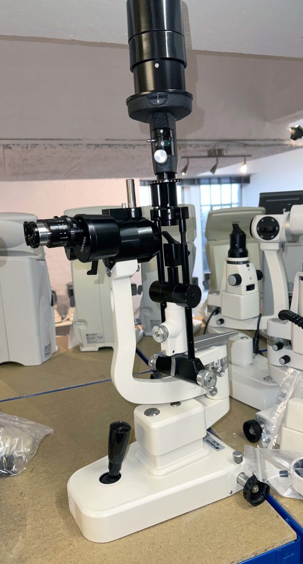 Topcon SL-3C Slit Lamp Haag Streit type - Image 2